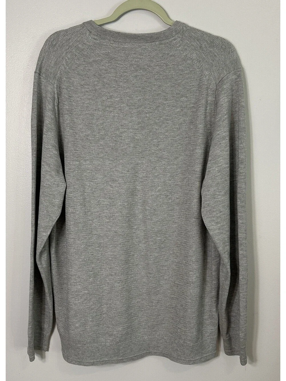 Tommy Bahama Island Zone Coolside Vneck Grey Sweater Size XL EUC.